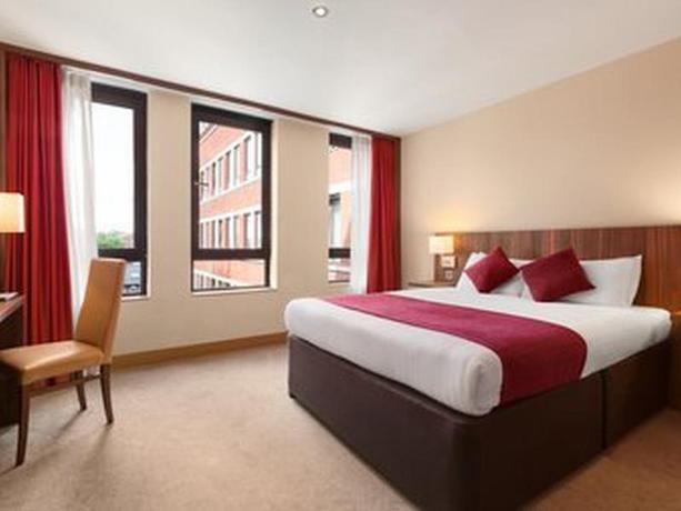 Imagen de la habitación del Hotel Ramada By Wyndham Hounslow - Heathrow East. Foto 9