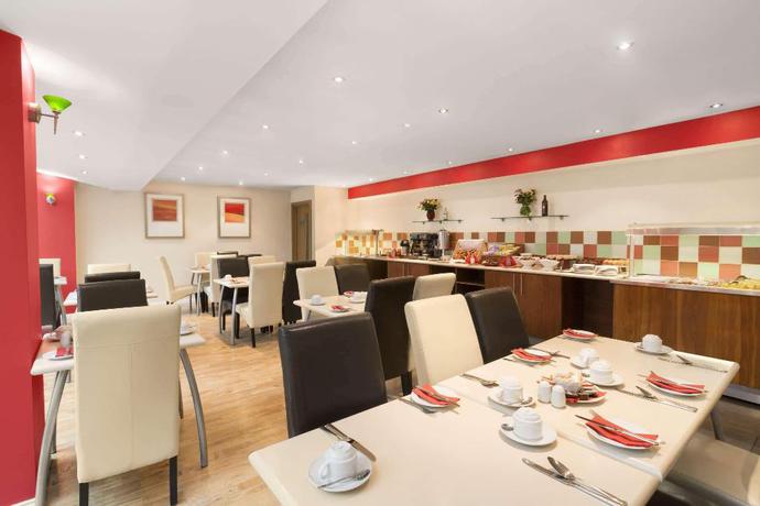 Imagen del bar/restaurante del Hotel Ramada By Wyndham Hounslow - Heathrow East. Foto 4
