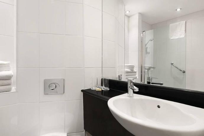 Imagen de la habitación del Hotel Ramada By Wyndham Hounslow - Heathrow East. Foto 15