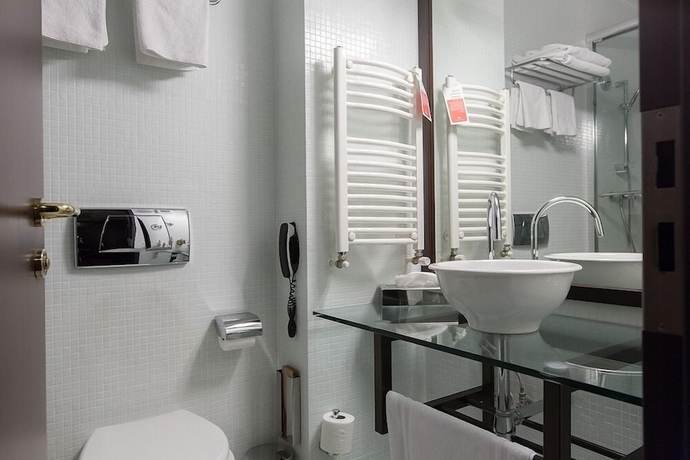 Imagen de la habitación del Hotel Ramada By Wyndham Iasi City Centre. Foto 5