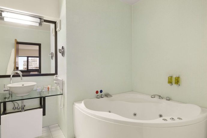 Imagen de la habitación del Hotel Ramada By Wyndham Iasi City Centre. Foto 16