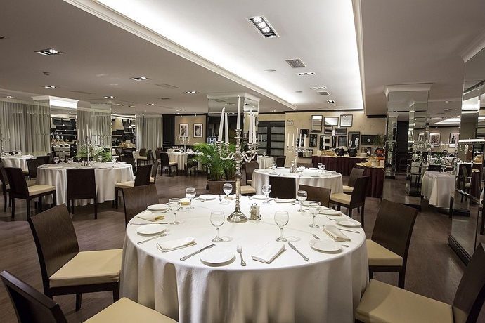Imagen del bar/restaurante del Hotel Ramada By Wyndham Iasi City Centre. Foto 1
