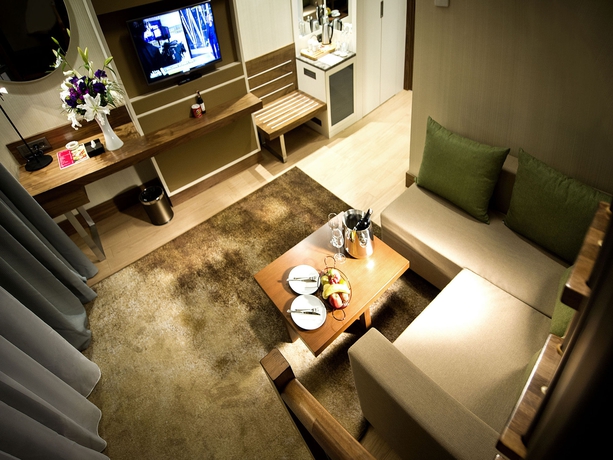 Imagen de los interiores del Hotel Ramada By Wyndham Istanbul Florya. Foto 15