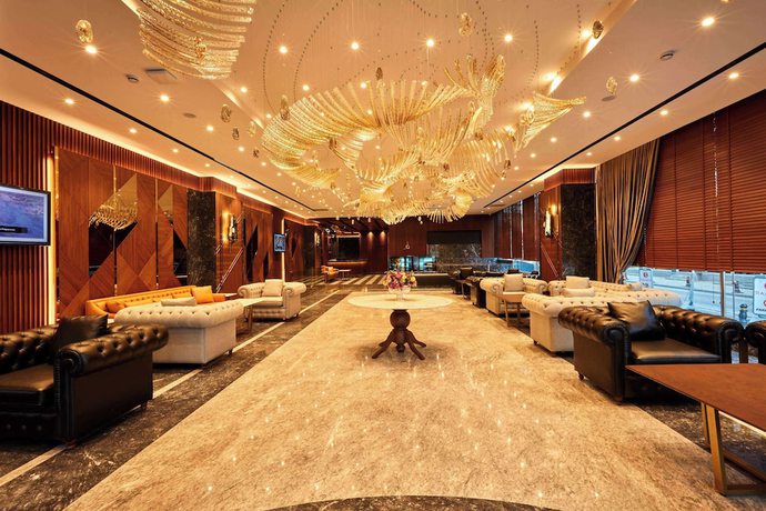 Imagen de los interiores del Hotel Ramada By Wyndham Istanbul Umraniye. Foto 16