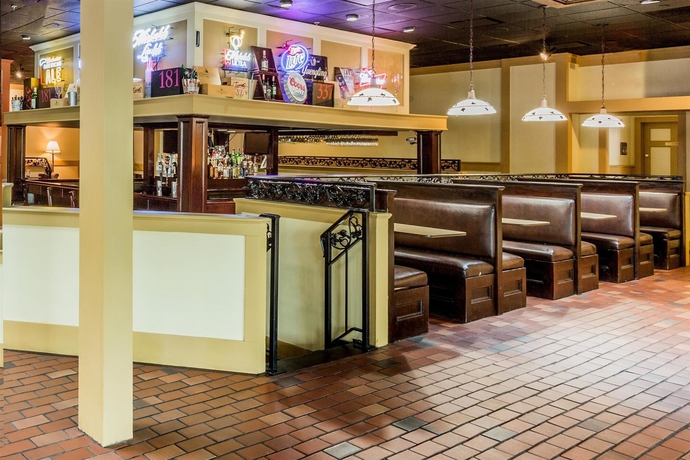Imagen del bar/restaurante del Hotel Ramada By Wyndham Jacksonville I-95 By Butler Blvd. Foto 2
