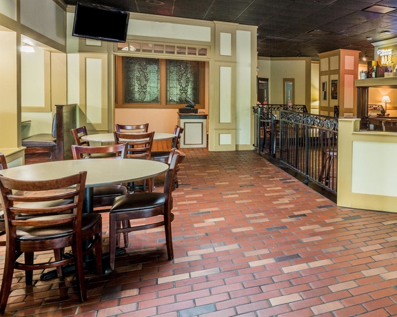 Imagen del bar/restaurante del Hotel Ramada By Wyndham Jacksonville I-95 By Butler Blvd. Foto 3