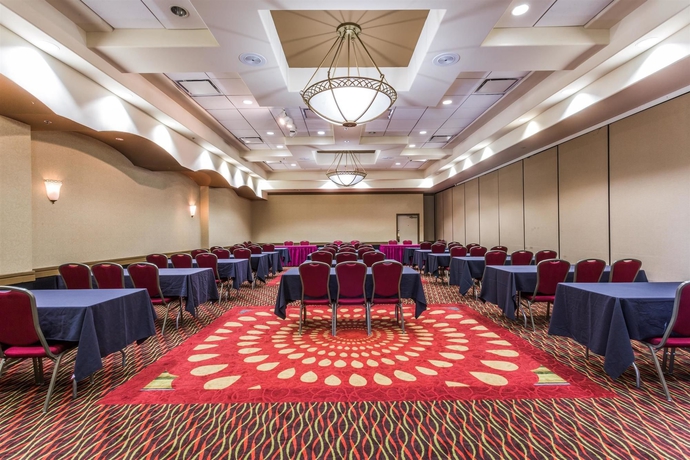 Imagen de los interiores del Hotel Ramada By Wyndham Jacksonville I-95 By Butler Blvd. Foto 13