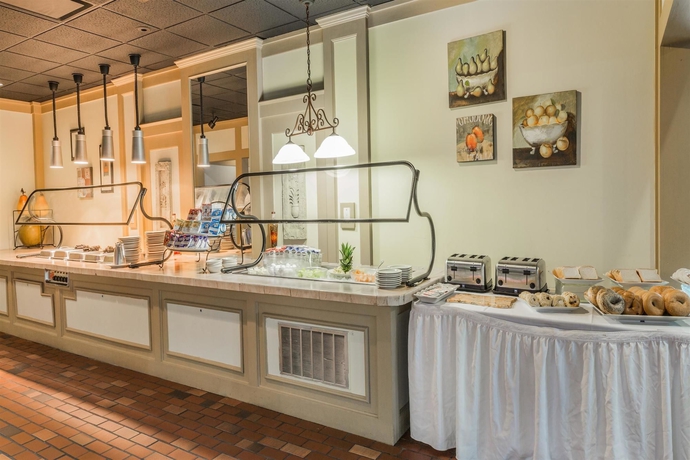 Imagen del bar/restaurante del Hotel Ramada By Wyndham Jacksonville I-95 By Butler Blvd. Foto 4