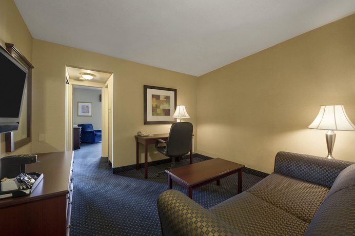 Imagen de la habitación del Hotel Ramada By Wyndham Jordan/beacon Harbourside Resort. Foto 7