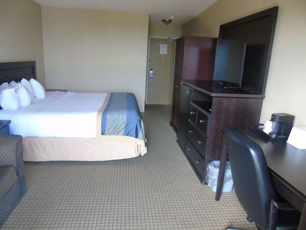 Imagen de la habitación del Hotel Ramada By Wyndham Jordan/beacon Harbourside Resort. Foto 12