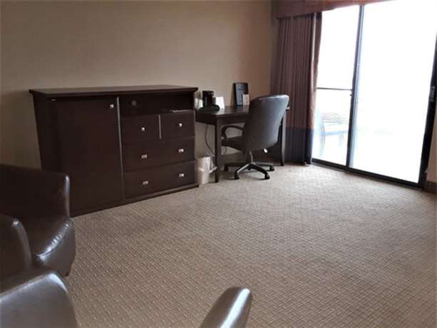 Imagen de la habitación del Hotel Ramada By Wyndham Jordan/beacon Harbourside Resort. Foto 17