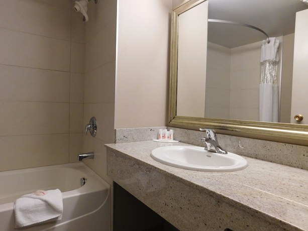 Imagen de la habitación del Hotel Ramada By Wyndham Kamloops. Foto 7