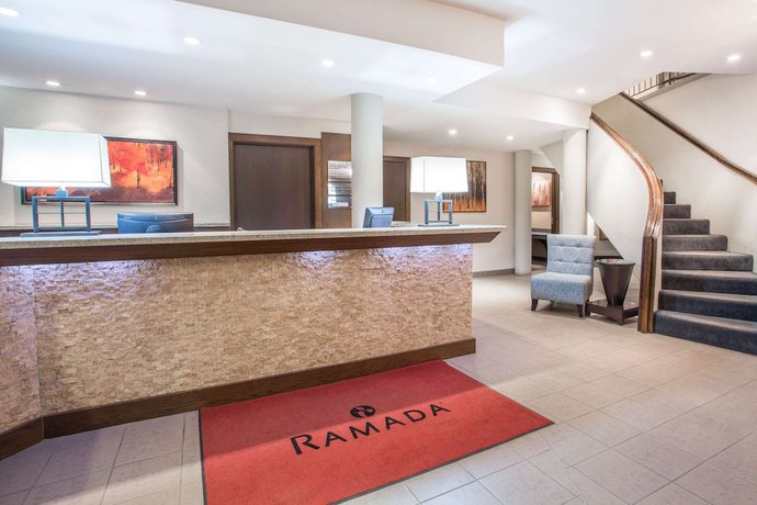 Imagen de los interiores del Hotel Ramada By Wyndham Kamloops. Foto 20