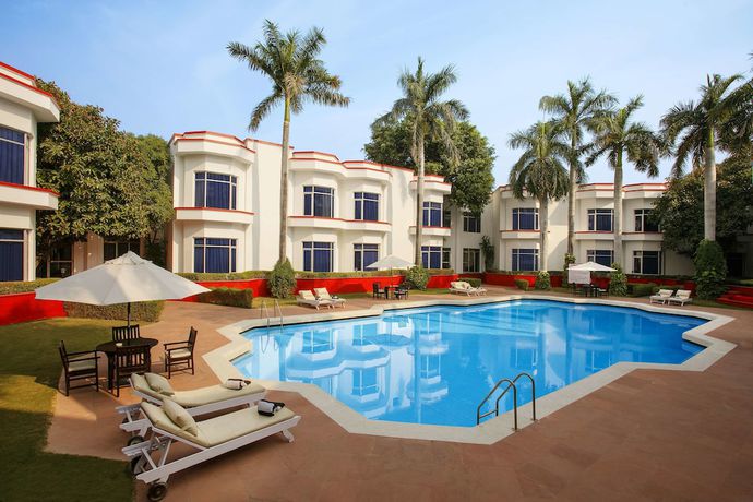 Imagen de la piscina del Hotel Ramada By Wyndham Khajuraho. Foto 19