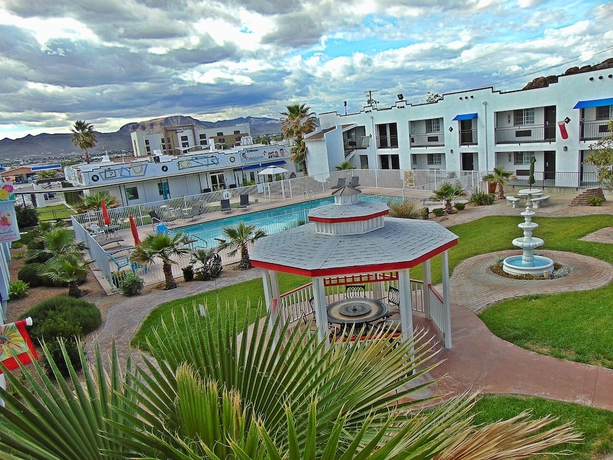 Imagen de la piscina del Hotel Ramada By Wyndham Kingman. Foto 18