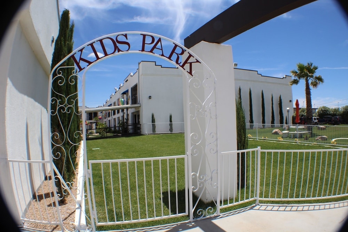 Imagen general del Hotel Ramada By Wyndham Kingman. Foto 2