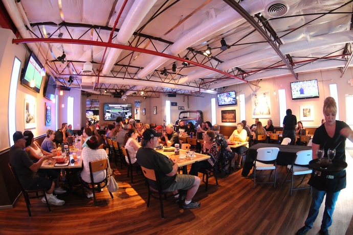 Imagen del bar/restaurante del Hotel Ramada By Wyndham Kingman. Foto 4