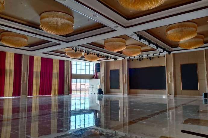 Imagen de los interiores del Hotel Ramada By Wyndham Kunming Yiliang. Foto 10