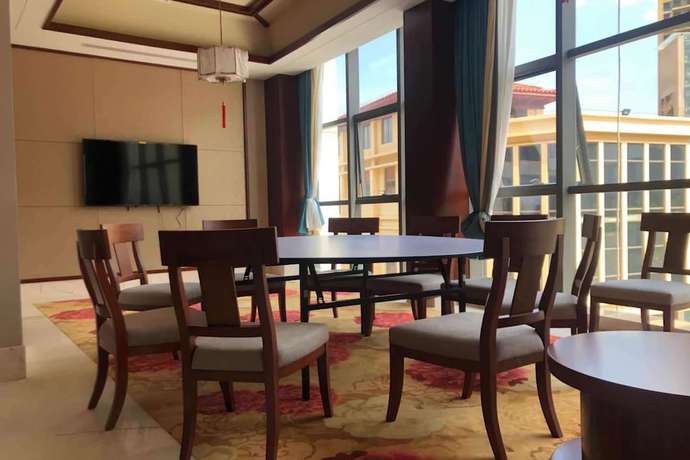 Imagen del bar/restaurante del Hotel Ramada By Wyndham Kunming Yiliang. Foto 2