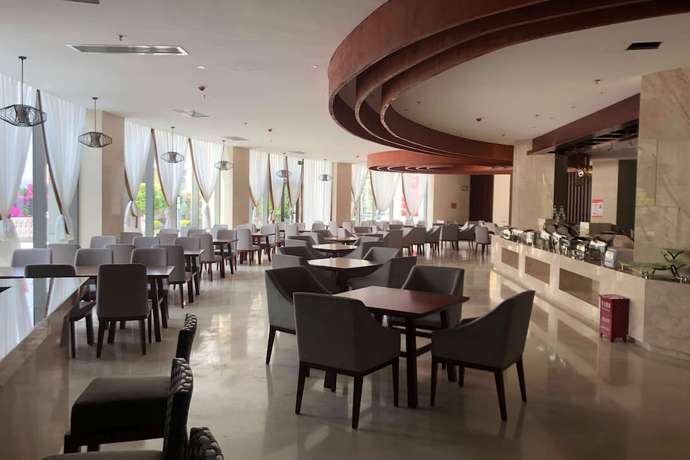 Imagen del bar/restaurante del Hotel Ramada By Wyndham Kunming Yiliang. Foto 3