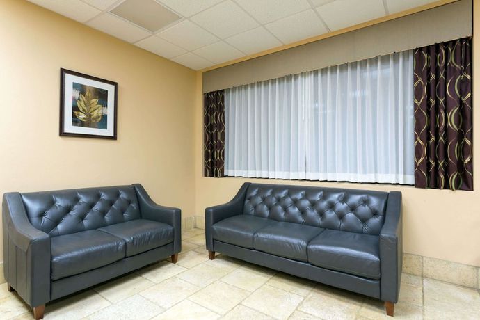 Imagen de los interiores del Hotel Ramada By Wyndham Lake Placid. Foto 11