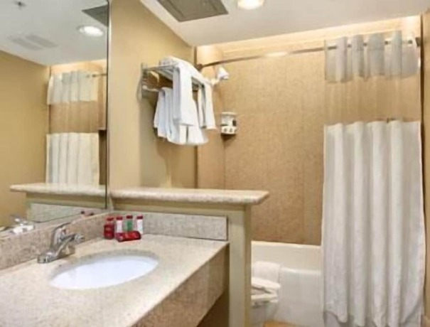 Imagen de la habitación del Hotel Ramada By Wyndham Lake Placid. Foto 9