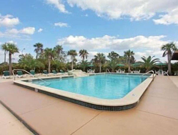 Imagen de la piscina del Hotel Ramada By Wyndham Lake Placid. Foto 20