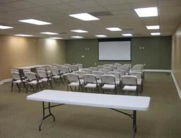 Imagen de los interiores del Hotel Ramada By Wyndham Lake Placid. Foto 18