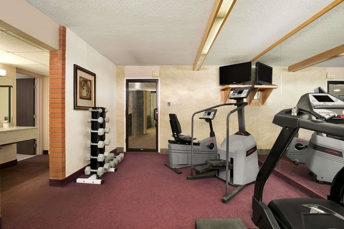 Imagen de los interiores del Hotel Ramada By Wyndham Lethbridge. Foto 19