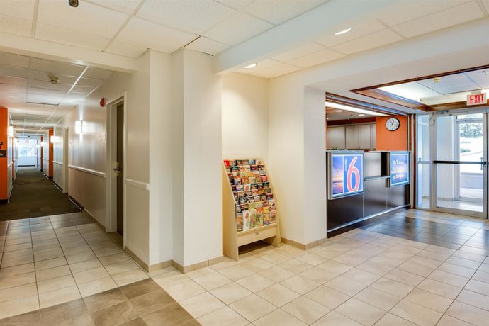Imagen de los interiores del Hotel Ramada By Wyndham Lithia Springs Atlanta. Foto 17