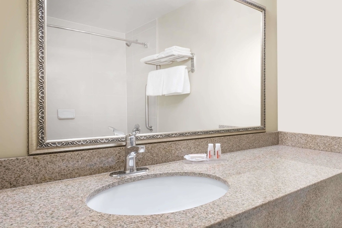 Imagen de la habitación del Hotel Ramada By Wyndham London. Foto 11