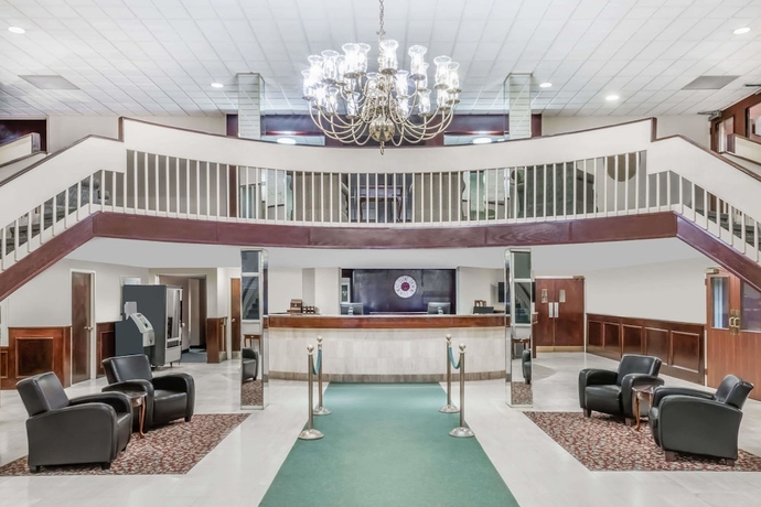 Imagen de los interiores del Hotel Ramada By Wyndham London. Foto 18