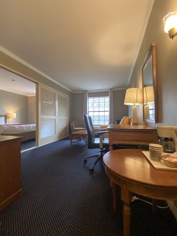 Imagen de la habitación del Hotel Ramada By Wyndham Los Angeles/koreatown West. Foto 5