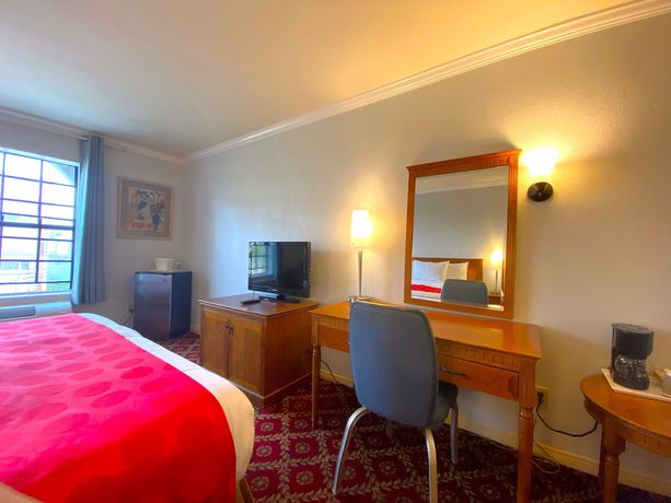 Imagen de la habitación del Hotel Ramada By Wyndham Los Angeles/koreatown West. Foto 7