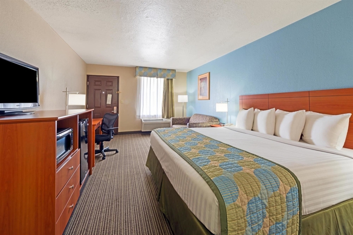 Imagen de la habitación del Hotel Ramada By Wyndham Louisville North. Foto 6