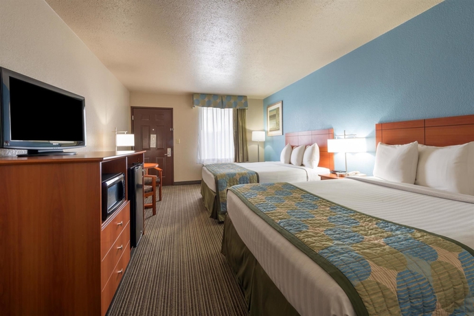 Imagen de la habitación del Hotel Ramada By Wyndham Louisville North. Foto 7
