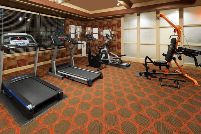Imagen de los interiores del Hotel Ramada By Wyndham Louisville North. Foto 15