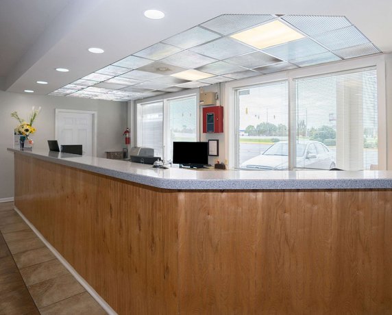 Imagen de los interiores del Hotel Ramada By Wyndham Lumberton. Foto 19