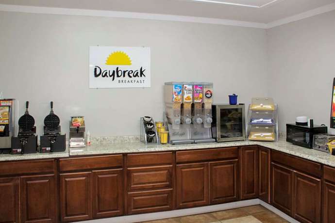 Imagen del bar/restaurante del Hotel Ramada By Wyndham Lumberton. Foto 2