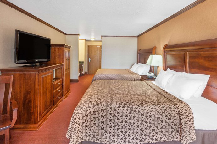 Imagen de la habitación del Hotel Ramada By Wyndham Mackinaw City Waterfront. Foto 2