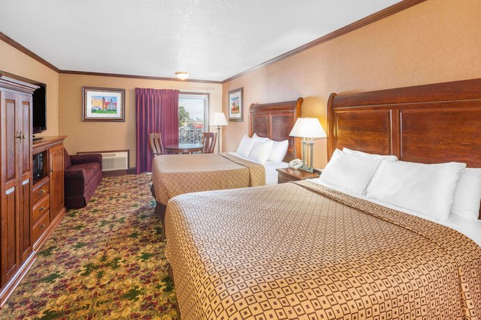 Imagen de la habitación del Hotel Ramada By Wyndham Mackinaw City Waterfront. Foto 5