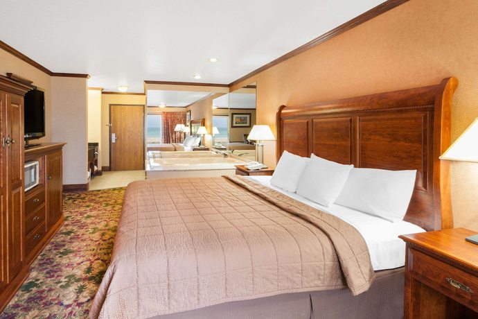 Imagen de la habitación del Hotel Ramada By Wyndham Mackinaw City Waterfront. Foto 10