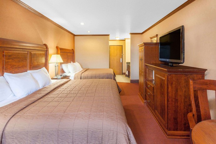 Imagen de la habitación del Hotel Ramada By Wyndham Mackinaw City Waterfront. Foto 11