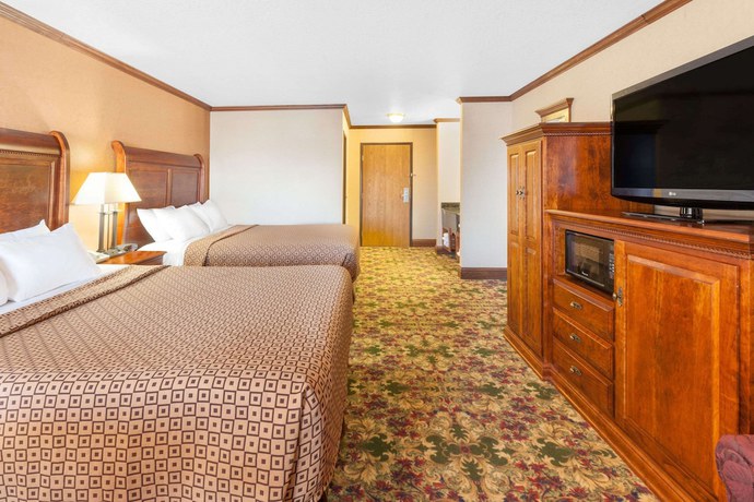 Imagen de la habitación del Hotel Ramada By Wyndham Mackinaw City Waterfront. Foto 12