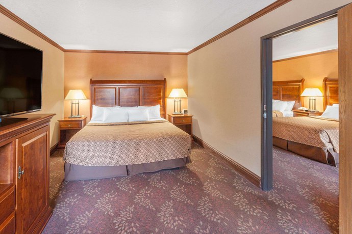 Imagen de la habitación del Hotel Ramada By Wyndham Mackinaw City Waterfront. Foto 15