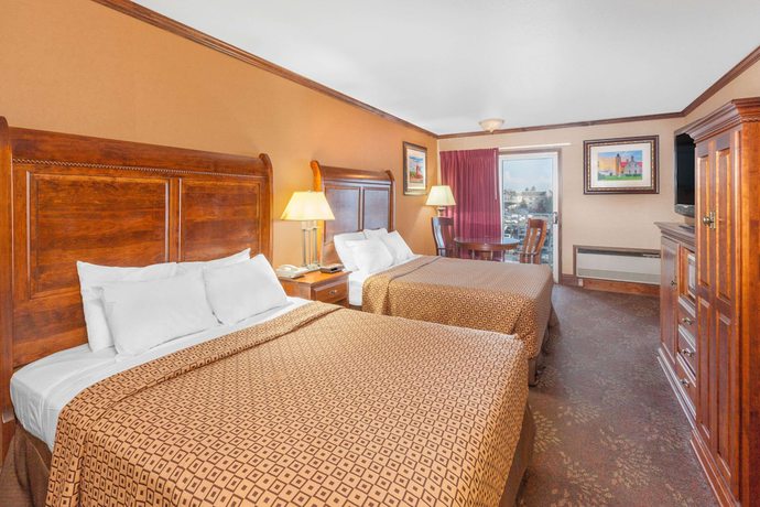 Imagen de la habitación del Hotel Ramada By Wyndham Mackinaw City Waterfront. Foto 16