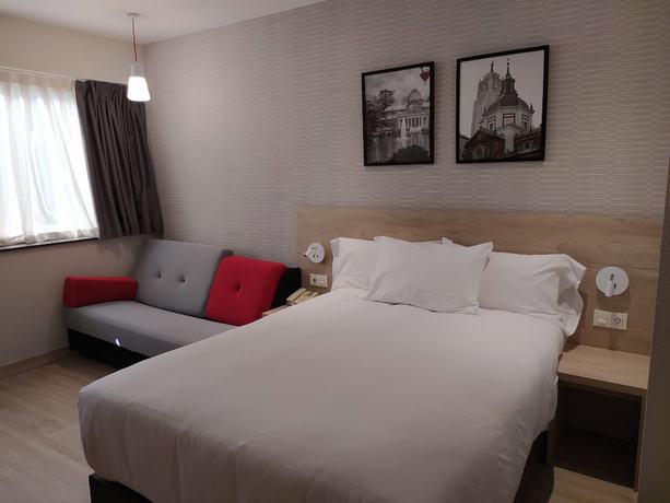 Imagen de la habitación del Hotel Ramada By Wyndham Madrid Tres Cantos. Foto 2
