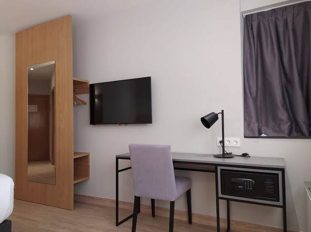 Imagen de la habitación del Hotel Ramada By Wyndham Madrid Tres Cantos. Foto 5