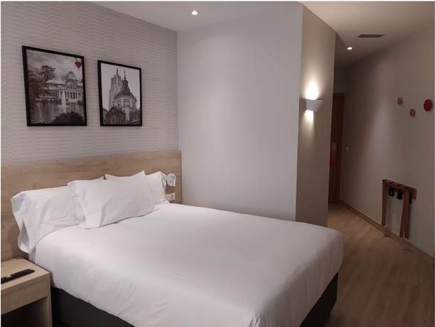 Imagen de la habitación del Hotel Ramada By Wyndham Madrid Tres Cantos. Foto 10