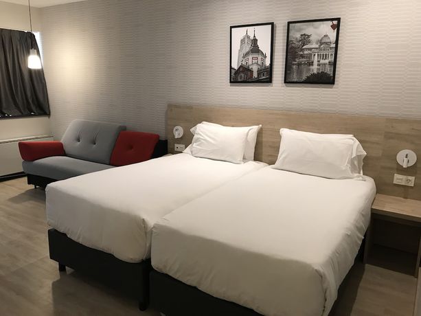 Imagen de la habitación del Hotel Ramada By Wyndham Madrid Tres Cantos. Foto 13